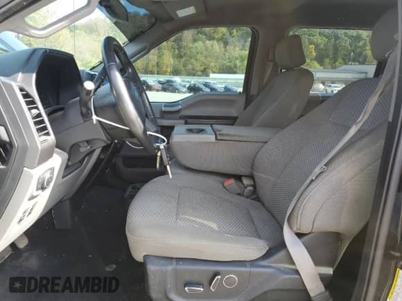 2018 Ford F-150 XLT z VIN 1FTEW1EP3JFE63636, wystawiony jako Copart lot #87091875 z przebiegiem 158 797 mil mil oraz Czysty tytuł • Clean title. Historia ofert i sprzedaży dostępna na DreamBid. Obrazek 7.