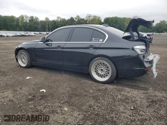 2014 BMW 3 Series 328i xDrive с VIN WBA3B5C5XEP543881, выставлен на аукционе Copart как лот 69576385 с пробегом 147 347 миль миль и Списание • Salvage title. История ставок и продаж доступна на DreamBid. Изображение 2.