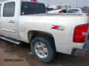 2011 Chevrolet Silverado 1500 LT z VIN 3GCPKSE38BG358968, wystawiony jako IAAI lot #43393436 z przebiegiem 187 947 mil mil oraz . Historia ofert i sprzedaży dostępna na DreamBid. Obrazek 18.