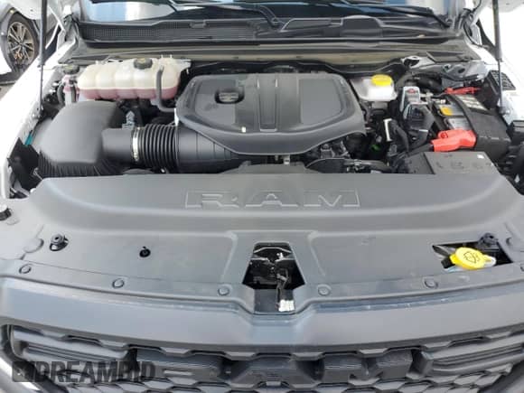 2025 Ram 1500 z VIN 1C6SRFNP0SN652959, wystawiony jako Copart lot #69107705 z przebiegiem 10 527 mil mil oraz Szkoda całkowita • Salvage title. Historia ofert i sprzedaży dostępna na DreamBid. Obrazek 11.