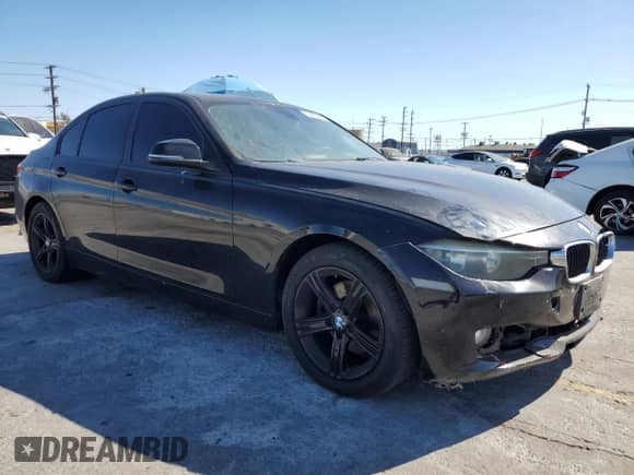 2014 BMW 3 Series 328i с VIN WBA3C1C54EK111922, выставлен на аукционе Copart как лот 70462045 с пробегом 172 402 миль миль и Списание • Salvage title. История ставок и продаж доступна на DreamBid. Изображение 4.