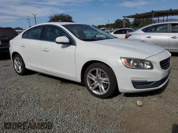2014 Volvo S60 T5 z VIN YV1612FH7E2275192, wystawiony jako Copart lot #70063675 z przebiegiem 127 396 mil mil oraz Czysty tytuł • Clean title. Historia ofert i sprzedaży dostępna na DreamBid. Obrazek 4.