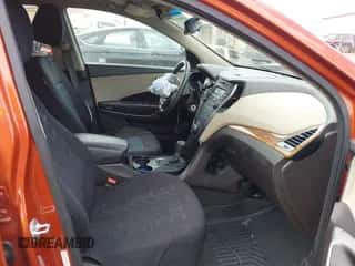 2016 Hyundai Santa Fe с VIN 5XYZT3LB4GG352189, выставлен на аукционе IAAI как лот 43001699 с пробегом 61 048 миль миль и . История ставок и продаж доступна на DreamBid. Изображение 5.