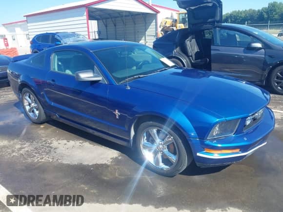 2008 Ford Mustang Deluxe with VIN 1ZVHT80N385125218, listed as a IAAI auction lot 43108194 with 220,698 mi miles and . Bid and sale history available at DreamBid. Image 1.