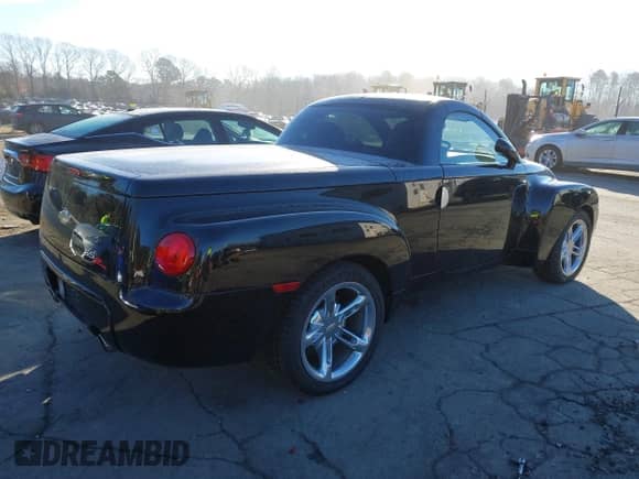 2005 Chevrolet SSR LS с VIN 1GCES14HX5B121071, выставлен на аукционе IAAI как лот 41346020 с пробегом 17 671 миль миль и . История ставок и продаж доступна на DreamBid. Изображение 4.