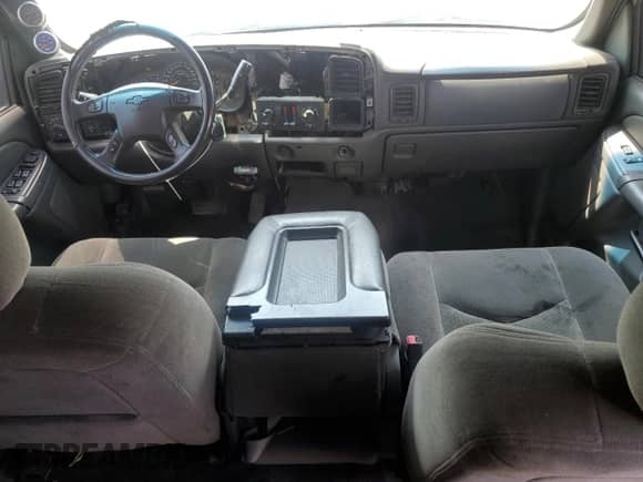 2005 Chevrolet Silverado 2500HD LS with VIN 1GCHK23225F811678, listed as a Copart auction lot 62179325 with 240,366 mi miles and Salvage title. Bid and sale history available at DreamBid. Image 8.