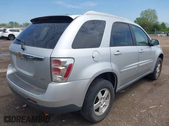 2009 Chevrolet Equinox 1LT z VIN 2CNDL43F696207928, wystawiony jako IAAI lot #42142460 z przebiegiem 226 195 mil mil oraz . Historia ofert i sprzedaży dostępna na DreamBid. Obrazek 4.