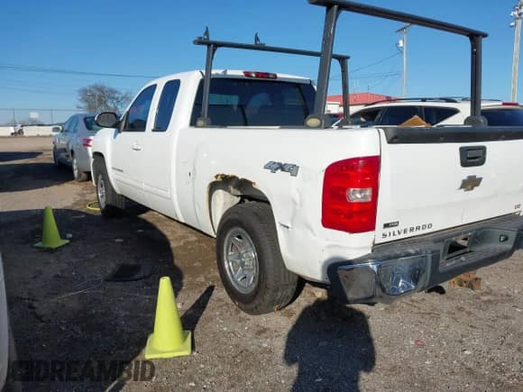 2009 Chevrolet Silverado 1500 LTZ z VIN 1GCEK39079Z114929, wystawiony jako IAAI lot #41494959 z przebiegiem 305 078 mil mil oraz . Historia ofert i sprzedaży dostępna na DreamBid. Obrazek 3.