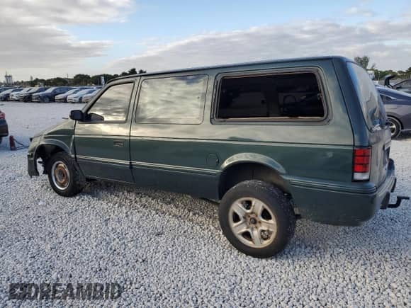 1993 Dodge Caravan Grand SE with VIN 1B4GH44R0PX686790, listed as a Copart auction lot 83757254 with 287,137 mi miles and Salvage title. Bid and sale history available at DreamBid. Image 2.