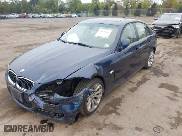 2011 BMW 3 Series 328i xDrive z VIN WBAPK7C50BA820761, wystawiony jako IAAI lot #43340765 z przebiegiem 169 465 mil mil oraz . Historia ofert i sprzedaży dostępna na DreamBid. Obrazek 2.