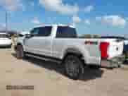 2019 Ford F-250 XL z VIN 1FT7W2B68KED25978, wystawiony jako IAAI lot #42975091 z przebiegiem 98 958 mil mil oraz . Historia ofert i sprzedaży dostępna na DreamBid. Obrazek 3.