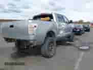 2010 Toyota Tundra Limited z VIN 5TFHY5F11AX144268, wystawiony jako IAAI lot #43188050 z przebiegiem Nie podano mil oraz . Historia ofert i sprzedaży dostępna na DreamBid. Obrazek 4.