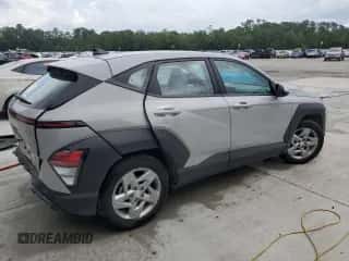 2025 Hyundai Kona SE с VIN KM8HA3AB8SU196911, выставлен на аукционе Copart как лот 66020125 с пробегом 22 503 миль миль и Списание • Salvage title. История ставок и продаж доступна на DreamBid. Изображение 3.
