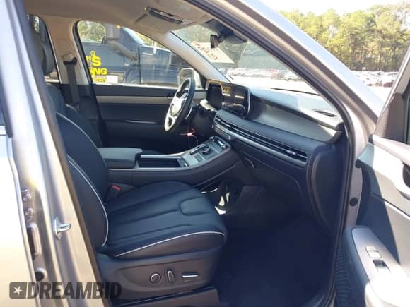 2025 Hyundai Palisade SEL с VIN KM8R24GE9SU950603, выставлен на аукционе IAAI как лот 43326134 с пробегом 11 934 миль миль и . История ставок и продаж доступна на DreamBid. Изображение 5.