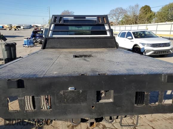 2005 Chevrolet Silverado 3500 z VIN 1GBJK34215E323290, wystawiony jako Copart lot #77024944 z przebiegiem 332 053 mil mil oraz Szkoda całkowita • Salvage title. Historia ofert i sprzedaży dostępna na DreamBid. Obrazek 10.