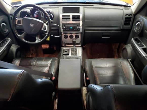 2011 Dodge Nitro Shock z VIN 1D4PU7GX8BW590952, wystawiony jako Copart lot #64893755 z przebiegiem 135 449 mil mil oraz Szkoda całkowita • Salvage title. Historia ofert i sprzedaży dostępna na DreamBid. Obrazek 8.