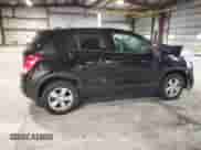 2022 Chevrolet Trax LS z VIN KL7CJNSM5NB550861, wystawiony jako Copart lot #70460675 z przebiegiem 31 706 mil mil oraz Szkoda całkowita • Salvage title. Historia ofert i sprzedaży dostępna na DreamBid. Obrazek 3.