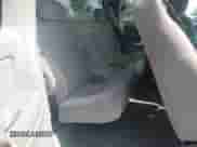 2000 GMC Sierra 1500 SLE z VIN 1GTEC19T0YZ300810, wystawiony jako IAAI lot #42471227 z przebiegiem Nie podano mil oraz . Historia ofert i sprzedaży dostępna na DreamBid. Obrazek 8.