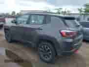 2019 Jeep Compass Trailhawk z VIN 3C4NJDDB8KT722053, wystawiony jako IAAI lot #42634252 z przebiegiem 69 628 mil mil oraz . Historia ofert i sprzedaży dostępna na DreamBid. Obrazek 3.