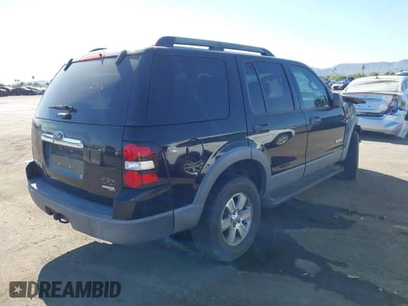 2006 Ford Explorer XLT с VIN 1FMEU63E06UB48778, выставлен на аукционе IAAI как лот 43063269 с пробегом Не указан миль и . История ставок и продаж доступна на DreamBid. Изображение 4.