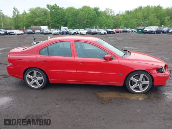 2004 Volvo S60 R с VIN YV1RH52YX42315098, выставлен на аукционе IAAI как лот 42224311 с пробегом 210 883 миль миль и . История ставок и продаж доступна на DreamBid. Изображение 13.