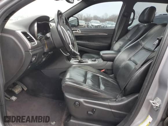 2018 Jeep Grand Cherokee Sterling z VIN 1C4RJFBG1JC326231, wystawiony jako Copart lot #49654255 z przebiegiem 160 118 mil mil oraz Szkoda całkowita • Salvage title. Historia ofert i sprzedaży dostępna na DreamBid. Obrazek 7.