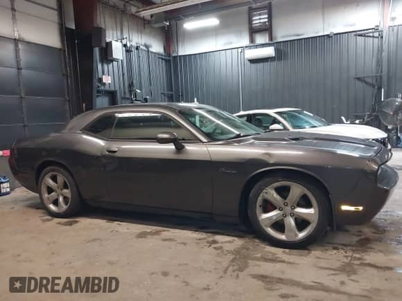 2013 Dodge Challenger SXT с VIN 2C3CDYAG5DH593050, выставлен на аукционе IAAI как лот 43392807 с пробегом 163 707 миль миль и . История ставок и продаж доступна на DreamBid. Изображение 6.