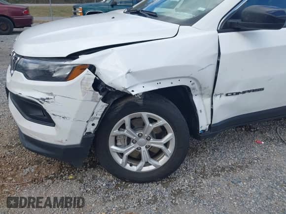 2024 Jeep Compass Latitude с VIN 3C4NJDBN7RT118405, выставлен на аукционе IAAI как лот 43514422 с пробегом 50 519 миль миль и . История ставок и продаж доступна на DreamBid. Изображение 6.