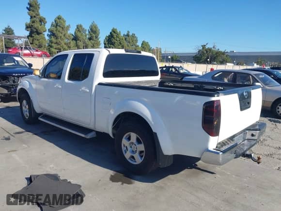 2007 Nissan Frontier SE z VIN 1N6AD09U37C450276, wystawiony jako IAAI lot #43422924 z przebiegiem 183 858 mil mil oraz . Historia ofert i sprzedaży dostępna na DreamBid. Obrazek 3.