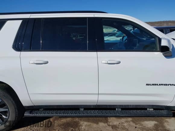 2022 Chevrolet Suburban Z71 z VIN 1GNSKDKD6NR150067, wystawiony jako IAAI lot #41684815 z przebiegiem 73 416 mil mil oraz . Historia ofert i sprzedaży dostępna na DreamBid. Obrazek 13.
