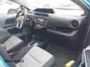 2013 Toyota Prius One z VIN JTDKDTB35D1049040, wystawiony jako IAAI lot #43130782 z przebiegiem 96 170 mil mil oraz . Historia ofert i sprzedaży dostępna na DreamBid. Obrazek 5.