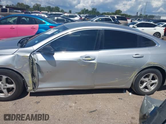 2017 Chevrolet Malibu LS с VIN 1G1ZB5ST2HF251383, выставлен на аукционе IAAI как лот 43287894 с пробегом 128 756 миль миль и . История ставок и продаж доступна на DreamBid. Изображение 14.