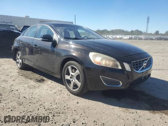 2013 Volvo S60 T5 Premier with VIN YV1612FS3D2187380, listed as a Copart auction lot 86995135 with 116,949 mi miles and Clean title. Bid and sale history available at DreamBid. Image 4.