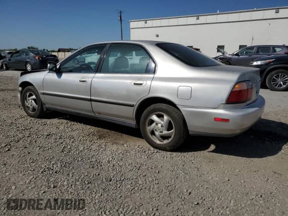 1997 Honda Accord LX с VIN 1HGCD5530VA112866, выставлен на аукционе Copart как лот 64472455 с пробегом 275 669 миль миль и Списание • Salvage title. История ставок и продаж доступна на DreamBid. Изображение 2.