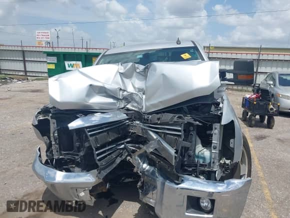 2016 Chevrolet Silverado 2500HD LT z VIN 1GC1CVEG3GF287128, wystawiony jako IAAI lot #42543511 z przebiegiem Nie podano mil oraz . Historia ofert i sprzedaży dostępna na DreamBid. Obrazek 12.