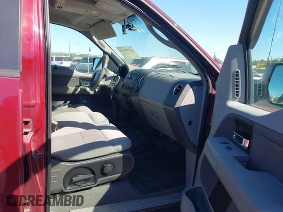 2005 Ford F-150 XLT z VIN 1FTPW14565KC14737, wystawiony jako IAAI lot #43377114 z przebiegiem 190 678 mil mil oraz . Historia ofert i sprzedaży dostępna na DreamBid. Obrazek 5.