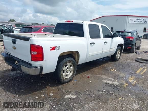 2007 Chevrolet Silverado 1500 1LT z VIN 3GCEK13M27G503233, wystawiony jako IAAI lot #42487465 z przebiegiem 220 704 mil mil oraz . Historia ofert i sprzedaży dostępna na DreamBid. Obrazek 4.