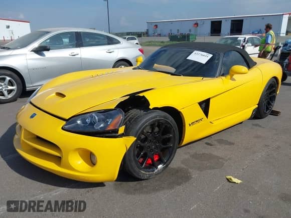 2005 Dodge Viper SRT-10 with VIN 1B3JZ65Z55V500798, listed as a IAAI auction lot 42276035 with 32,876 mi miles and . Bid and sale history available at DreamBid. Image 2.