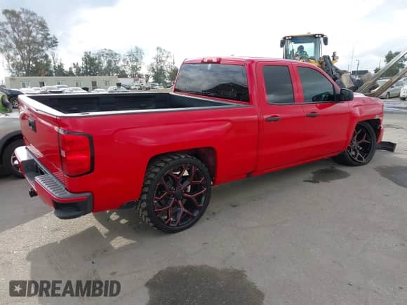2016 Chevrolet Silverado 1500 Custom z VIN 1GCRCPEC0GZ370977, wystawiony jako IAAI lot #43161286 z przebiegiem 128 892 mil mil oraz . Historia ofert i sprzedaży dostępna na DreamBid. Obrazek 4.