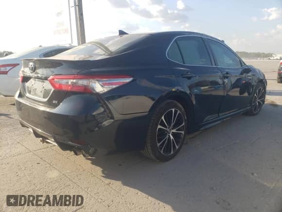 2019 Toyota Camry SE z VIN 4T1B11HK8KU693232, wystawiony jako Copart lot #85086995 z przebiegiem 82 014 mil mil oraz Szkoda całkowita • Salvage title. Historia ofert i sprzedaży dostępna na DreamBid. Obrazek 3.