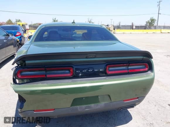 2022 Dodge Challenger R/T Scat Pack Widebody z VIN 2C3CDZFJ8NH177621, wystawiony jako IAAI lot #42358022 z przebiegiem 19 076 mil mil oraz . Historia ofert i sprzedaży dostępna na DreamBid. Obrazek 17.