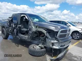 2018 Ram 1500 Big Horn z VIN 1C6RR6LG9JS290857, wystawiony jako IAAI lot #42237503 z przebiegiem 168 812 mil mil oraz . Historia ofert i sprzedaży dostępna na DreamBid. Obrazek 1.