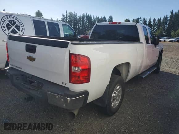 2008 Chevrolet Silverado 2500HD LTZ with VIN 1GCHK29608E196553, listed as a Copart auction lot 64336865 with 327,823 mi miles and Salvage title. Bid and sale history available at DreamBid. Image 3.