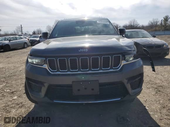 2025 Jeep Grand Cherokee Laredo with VIN 1C4RJHAG0SC268997, listed as a Copart auction lot 45860945 with 1,036 mi miles and Salvage title. Bid and sale history available at DreamBid. Image 5.