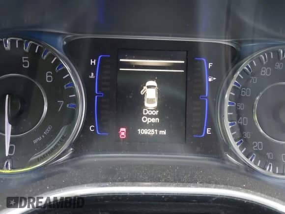 2016 Chrysler 200 Touring z VIN 1C3CCCFBXGN195427, wystawiony jako IAAI lot #38853896 z przebiegiem 109 251 mil mil oraz . Historia ofert i sprzedaży dostępna na DreamBid. Obrazek 7.