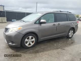 2014 Toyota Sienna LE AAS with VIN 5TDKK3DCXES425299, listed as a Copart auction lot 85565585 with 147,340 mi miles and Clean title. Bid and sale history available at DreamBid. Image 1.