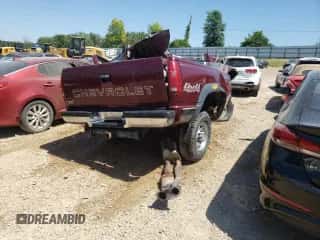 2000 Chevrolet Silverado 2500 с VIN 1GCGK29J5YF481047, выставлен на аукционе Copart как лот 50149902 с пробегом 196 815 миль миль и На запчасти • Non repairable. История ставок и продаж доступна на DreamBid. Изображение 4.