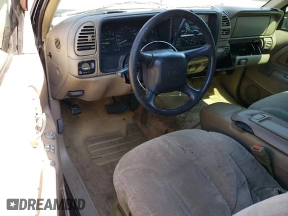 1998 GMC Sierra 1500 с VIN 2GTEC19R2W1515485, выставлен на аукционе Copart как лот 81452995 с пробегом 293 861 миль миль и Списание • Salvage title. История ставок и продаж доступна на DreamBid. Изображение 8.