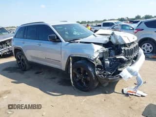 2023 Jeep Grand Cherokee Laredo z VIN 1C4RJHAG5PC659828, wystawiony jako IAAI lot #43418211 z przebiegiem 27 942 mil mil oraz . Historia ofert i sprzedaży dostępna na DreamBid. Obrazek 1.