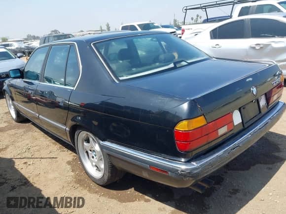 1990 BMW 7 Series с VIN WBAGB4316LDB63866, выставлен на аукционе IAAI как лот 42625032 с пробегом Не указан миль и . История ставок и продаж доступна на DreamBid. Изображение 3.